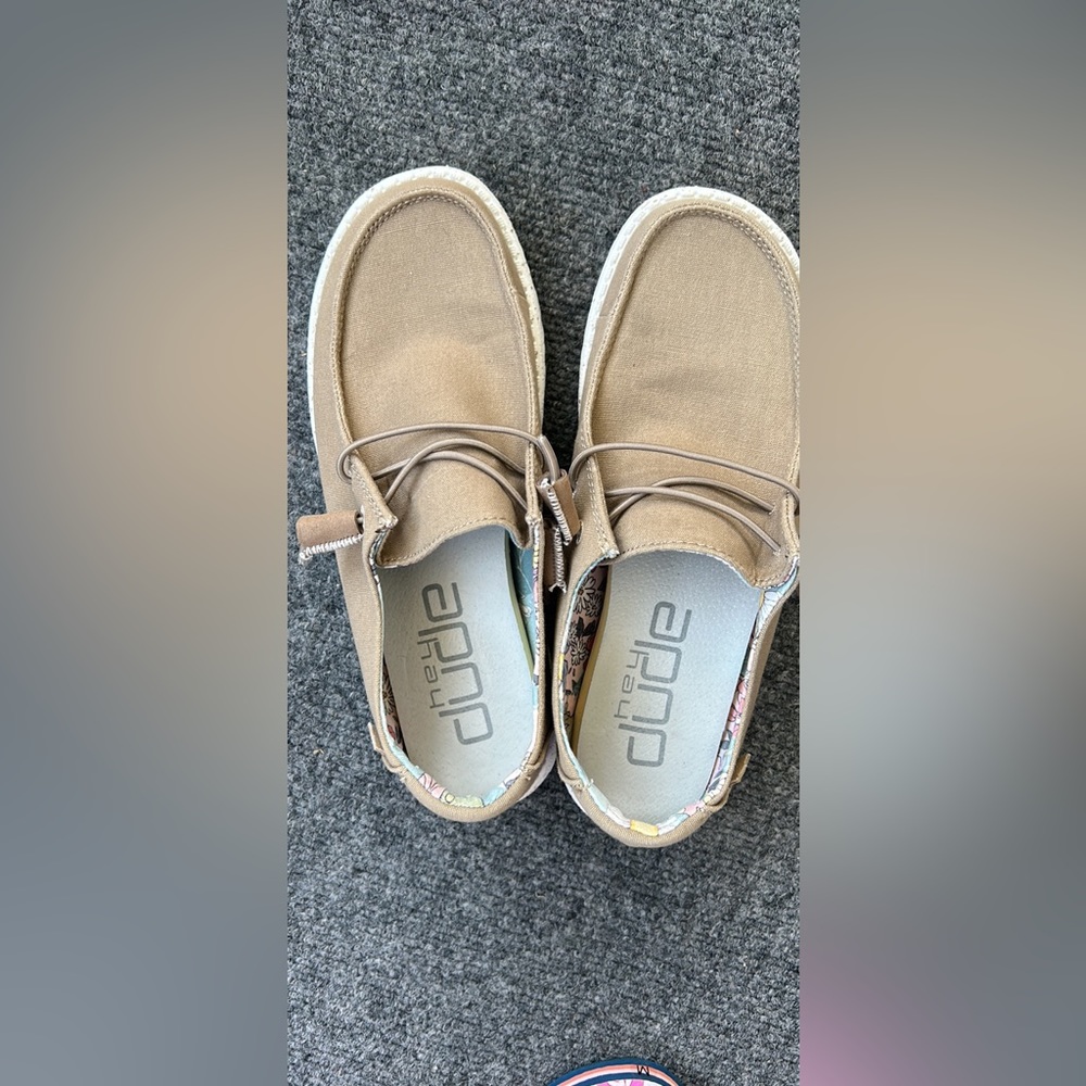New women’s hey dude